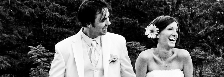 Dirk-and-Bonnie-Laughing-at-Wedding-940x325